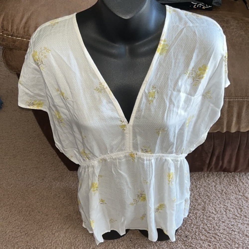 Lucky Brand bat wing white/yellow floral deep v tie back top NWT size S